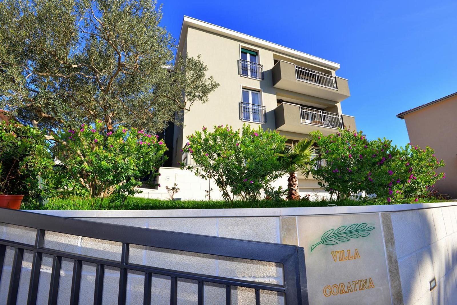 Apartments Villa Coratina 特罗吉尔 外观 照片