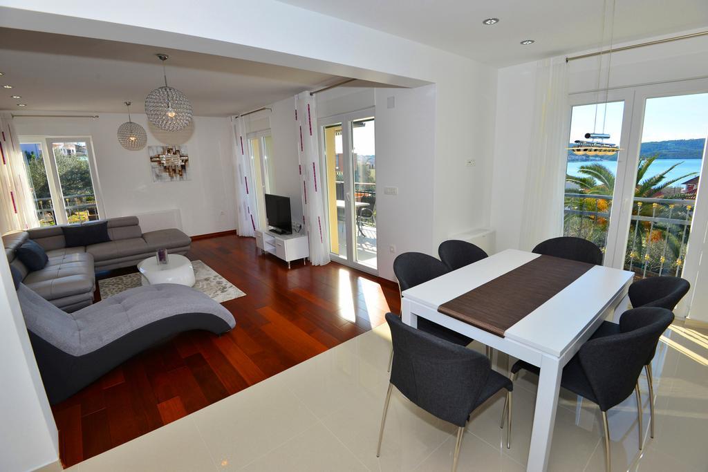 Apartments Villa Coratina 特罗吉尔 外观 照片