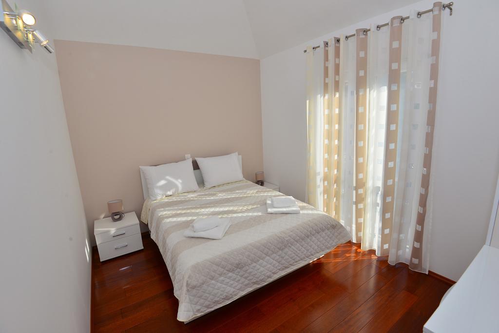 Apartments Villa Coratina 特罗吉尔 外观 照片