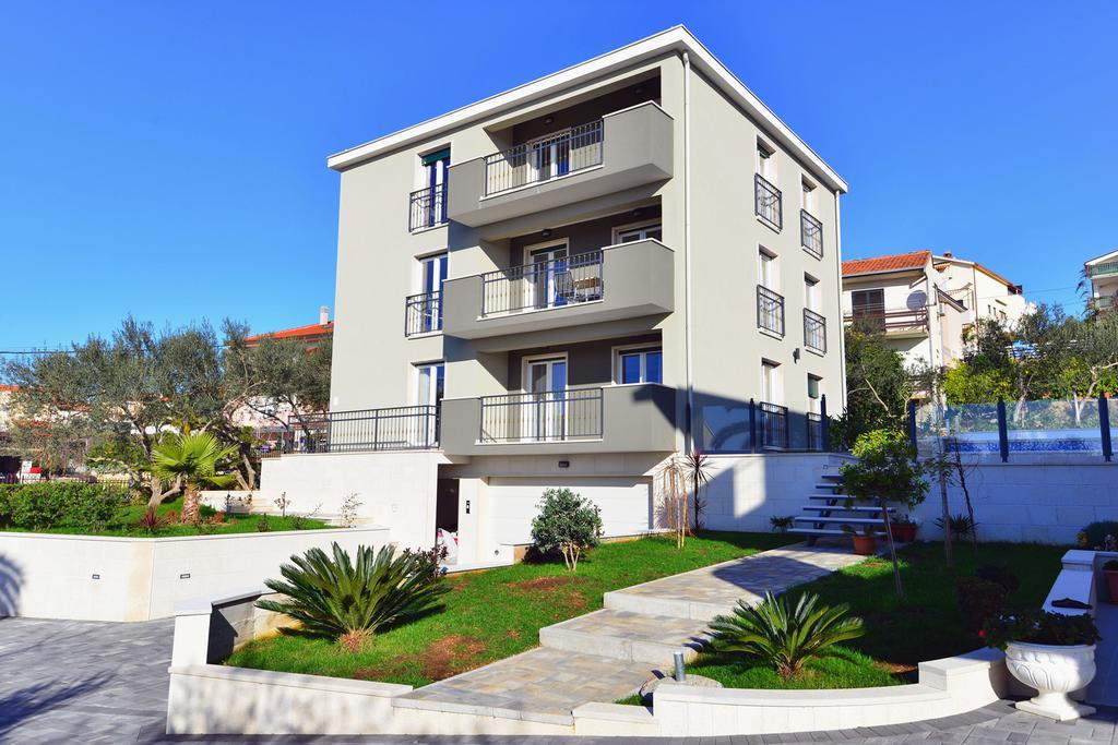 Apartments Villa Coratina 特罗吉尔 外观 照片
