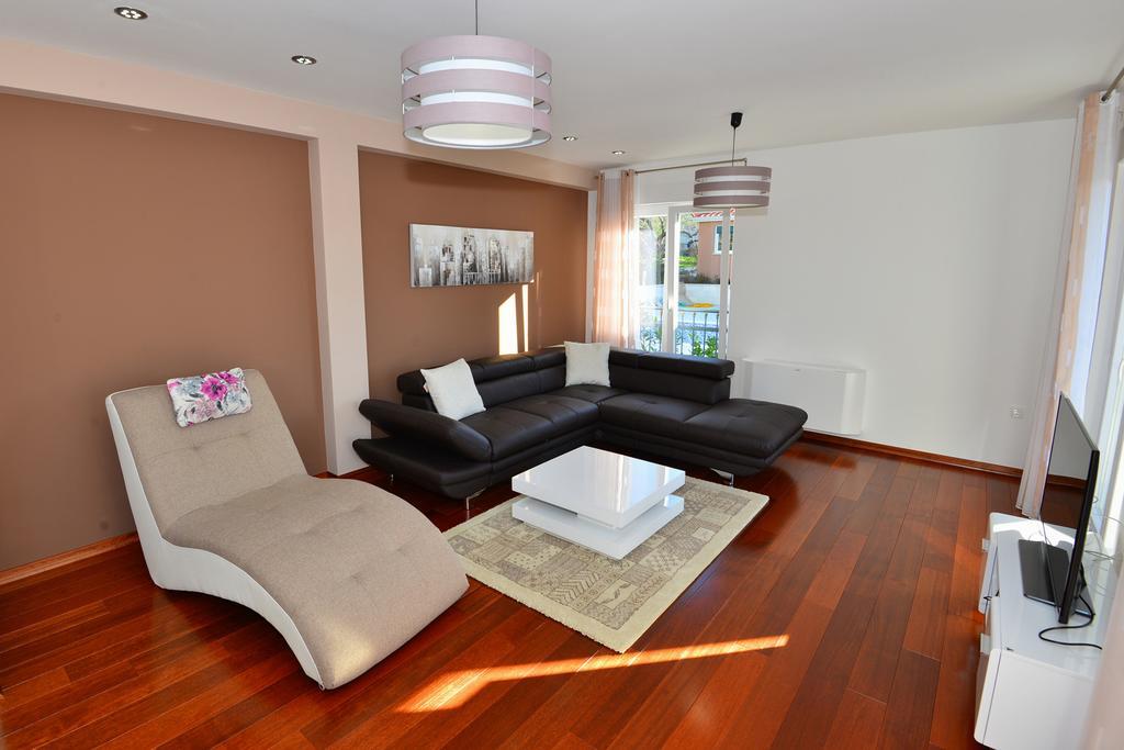 Apartments Villa Coratina 特罗吉尔 外观 照片