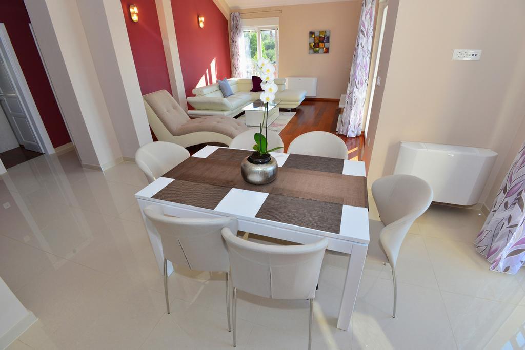 Apartments Villa Coratina 特罗吉尔 外观 照片