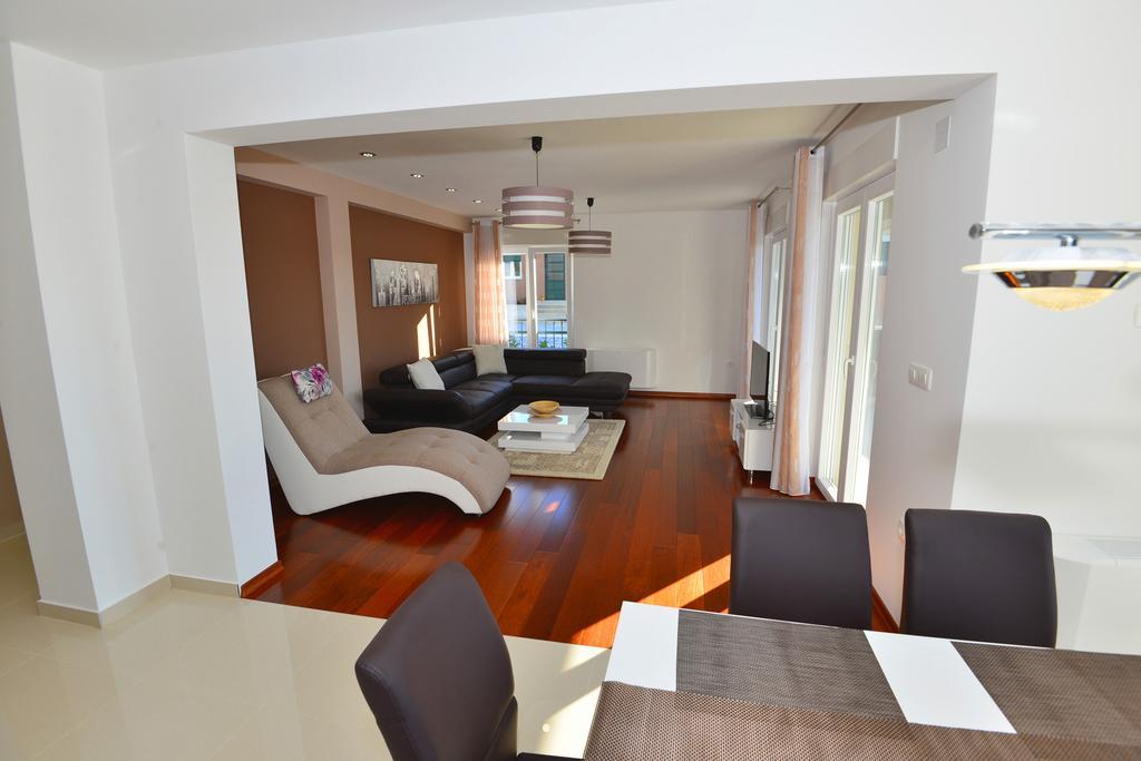 Apartments Villa Coratina 特罗吉尔 外观 照片