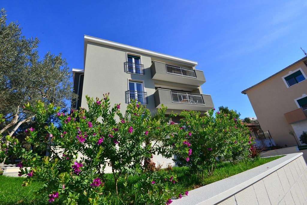 Apartments Villa Coratina 特罗吉尔 外观 照片