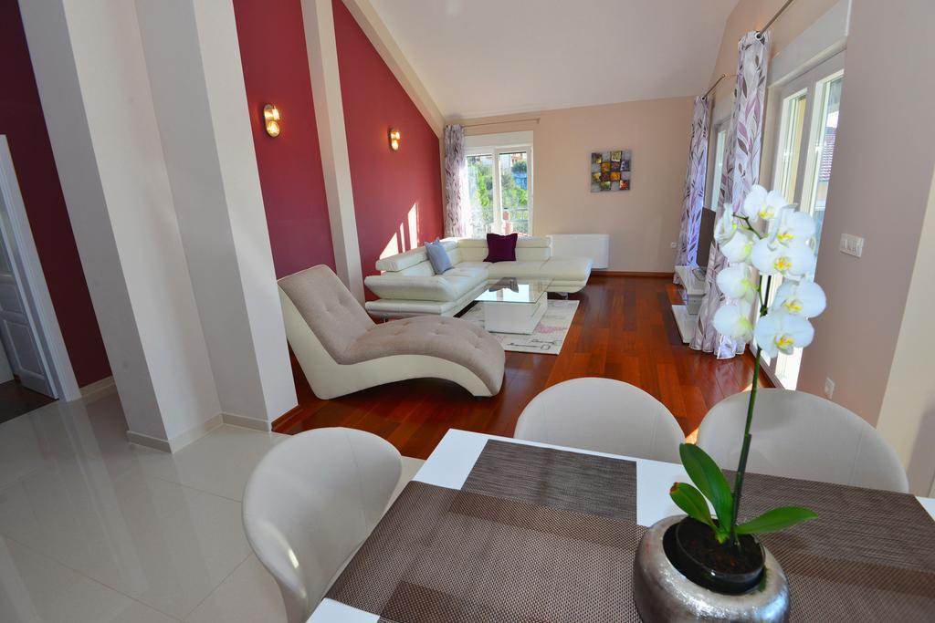 Apartments Villa Coratina 特罗吉尔 外观 照片