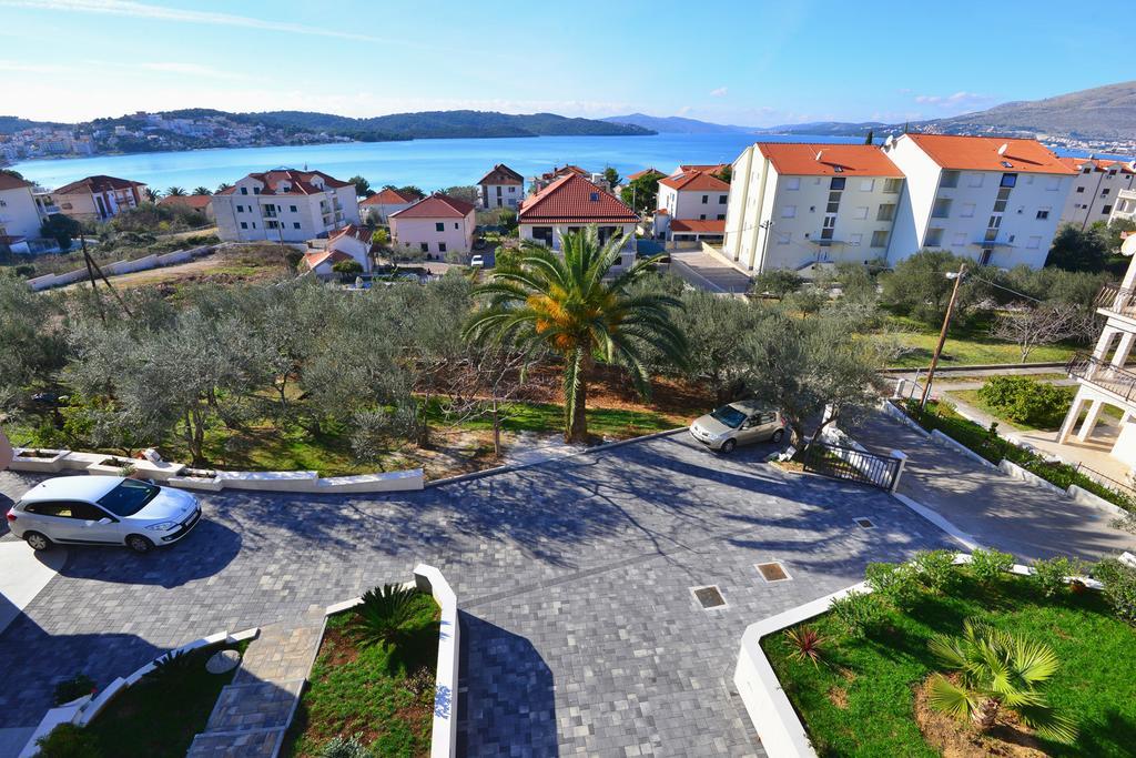 Apartments Villa Coratina 特罗吉尔 外观 照片