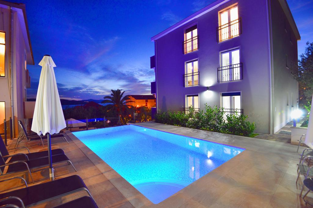 Apartments Villa Coratina 特罗吉尔 外观 照片