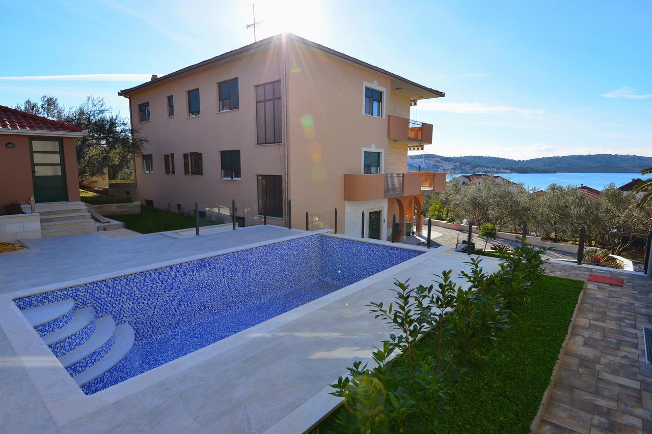 Apartments Villa Coratina 特罗吉尔 外观 照片